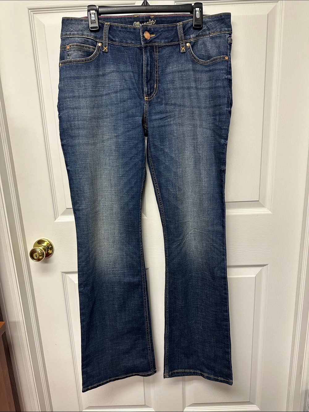 Women’s Wranglers 15x34 see pics
